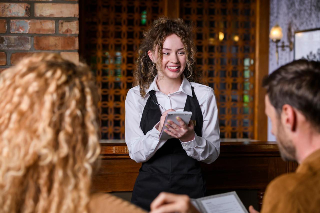 Meadowlands Hotel Трали Экстерьер фото